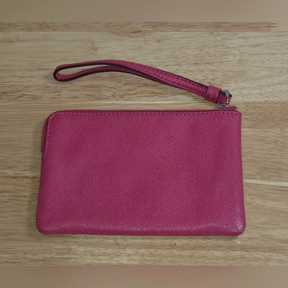 Coach Crossgrain Leather Corner Zip Wristlet Pink EUC